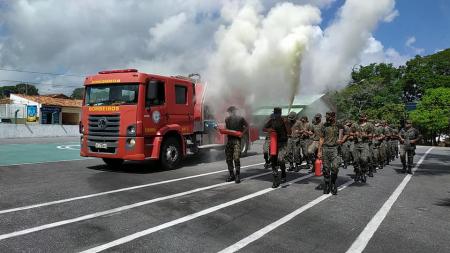 Corpo de Bombeiros da instruo de APH e combate a incndio para atiradores d