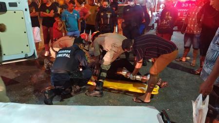 Coliso entre carro e moto deixa uma pessoa ferida em Bragana.