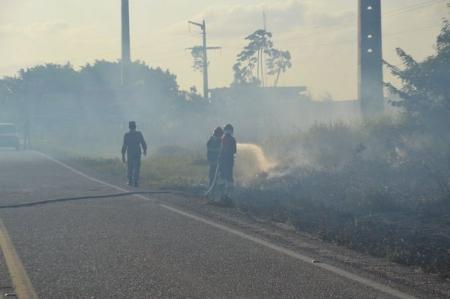 Incndio em vegetao seca  registrado duas vezes na BR 308 em Bragana do P