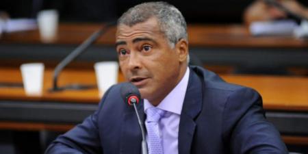 Antes dele, nosso pas estava uma merda",refora Romrio em apoio a Bolsonaro