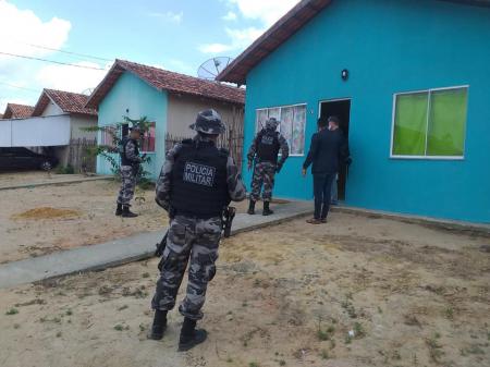 Moradores do Conjunto Antnio Pereira Barros no Jiquir, recebem notificaes