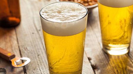 Brasileiros gastam quase 20% do salrio com cerveja