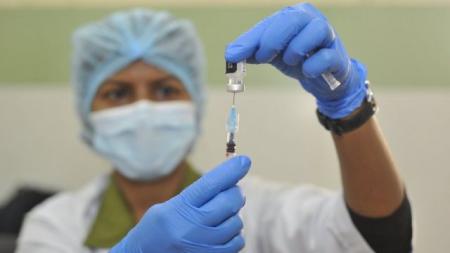 Vacinas so eficazes contra nova variante, diz OMS