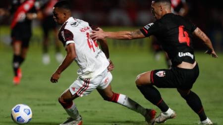 Flamengo se despede do Brasileiro derrotado pelo Atltico